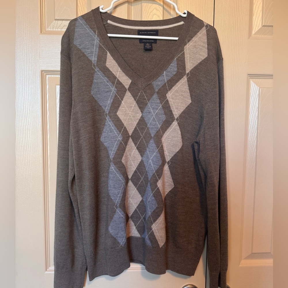 Banana Republic Mens V-Neck Argyle Sweater Extra Fine Merino Wool Size Large - Picture 2 of 13